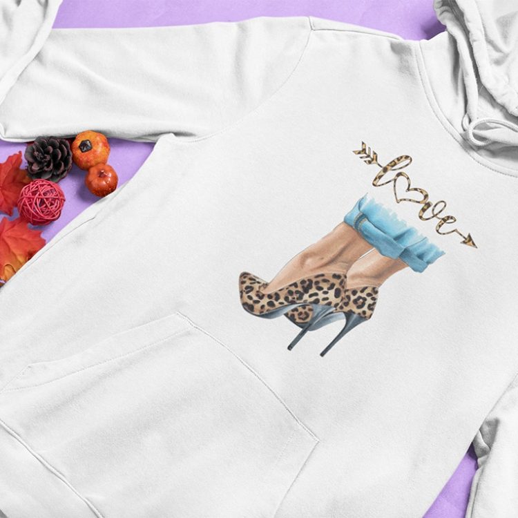 mockup-of-a-pullover-hoodie-placed-by-some-small-pumpkins-and-autumn-leaves-m56